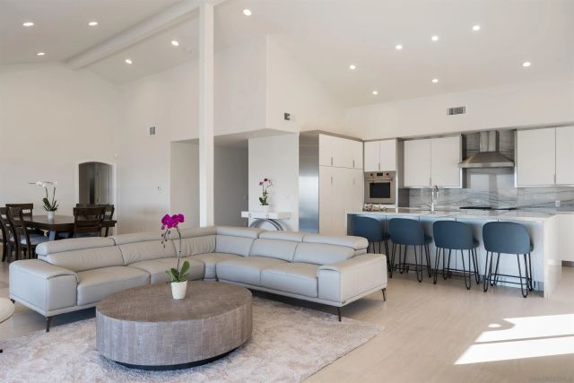 7274 Via Capri, La Jolla, CA 92037