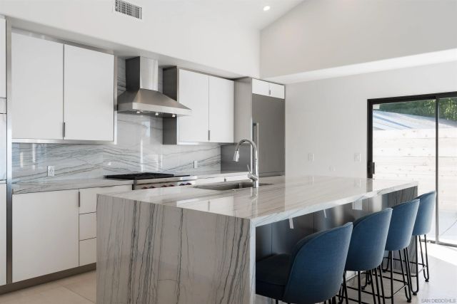 7274 Via Capri, La Jolla, CA 92037