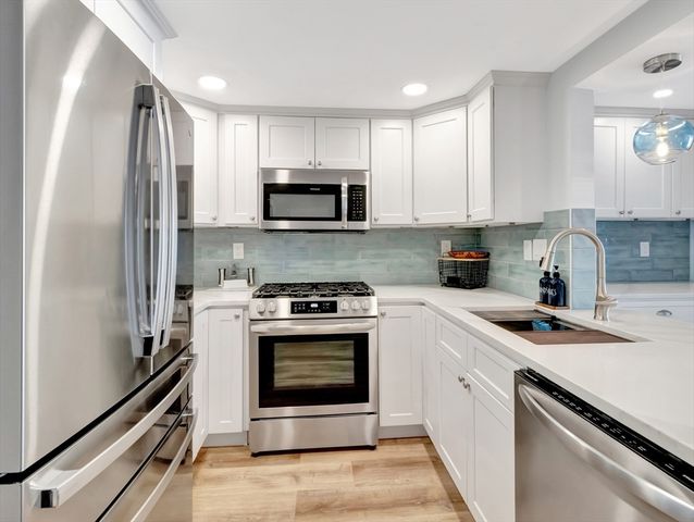 180 Cadish Avenue 4, Hull, MA 02045