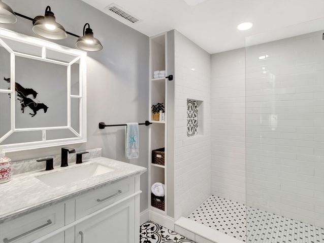 180 Cadish Avenue 4, Hull, MA 02045