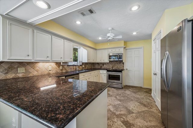 3407 Park Royal Drive, Kingwood, TX 77339