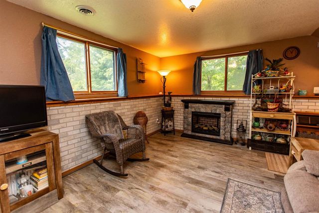 100 Jentz Drive, Potosi, WI 53820