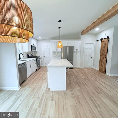 1352 WHITE OAK CIR, Egg Harbor City, NJ 08215