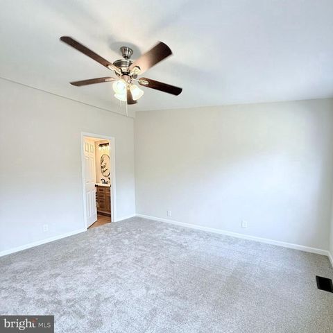 1352 WHITE OAK CIR, Egg Harbor City, NJ 08215