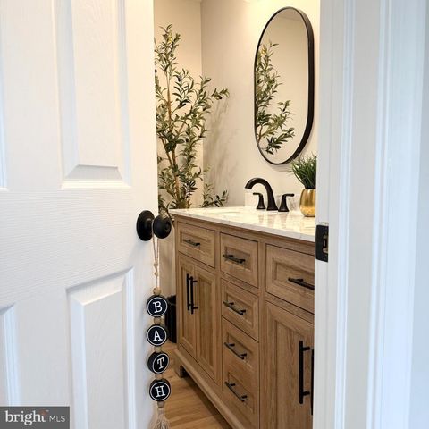 1352 WHITE OAK CIR, Egg Harbor City, NJ 08215