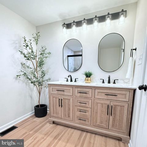 1352 WHITE OAK CIR, Egg Harbor City, NJ 08215