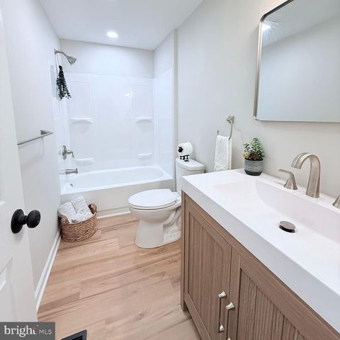 1352 WHITE OAK CIR, Egg Harbor City, NJ 08215