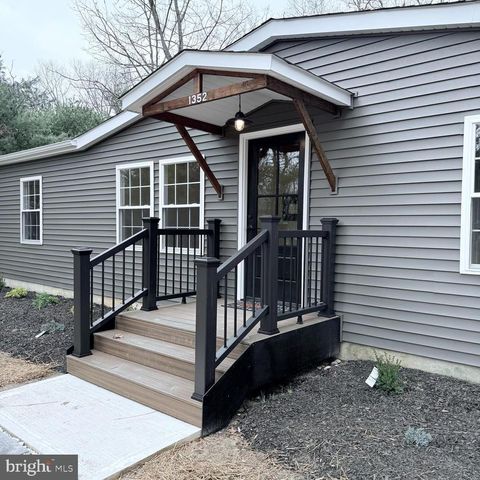 1352 WHITE OAK CIR, Egg Harbor City, NJ 08215