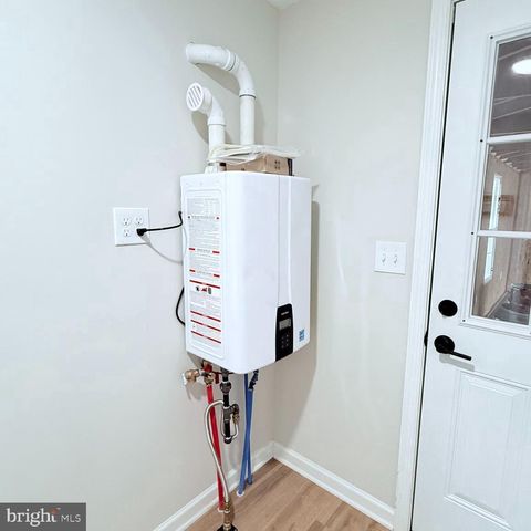 1352 WHITE OAK CIR, Egg Harbor City, NJ 08215