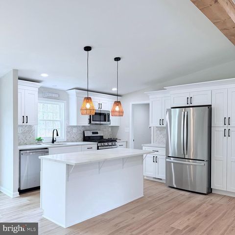 1352 WHITE OAK CIR, Egg Harbor City, NJ 08215