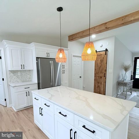 1352 WHITE OAK CIR, Egg Harbor City, NJ 08215