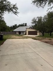 300 Bello CIR, Georgetown, TX 78628
