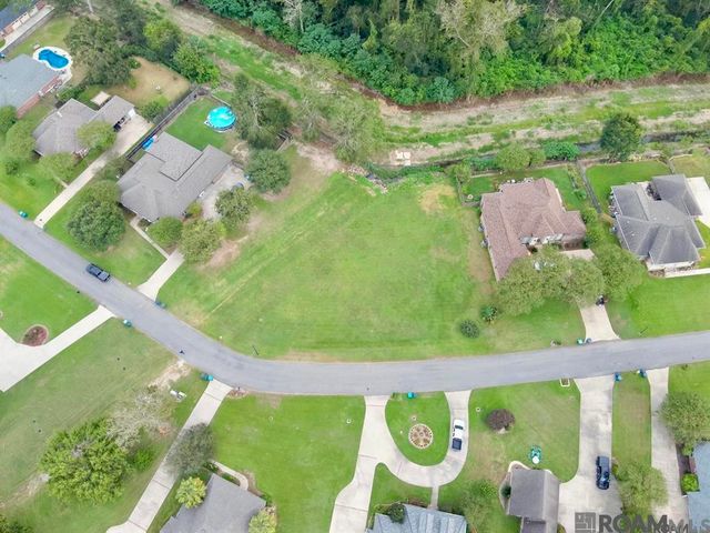 4325 Roseland Dr, Port Allen, LA 70767