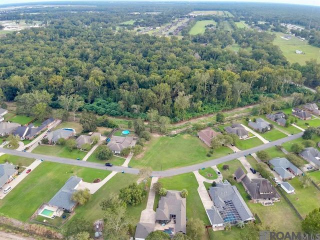 4325 Roseland Dr, Port Allen, LA 70767