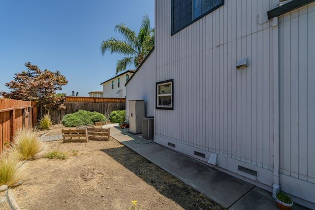 800 Cheney Ct, Lodi, CA 95242