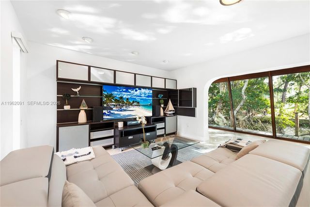 19860 NE 24th Ct, Miami, FL 33180