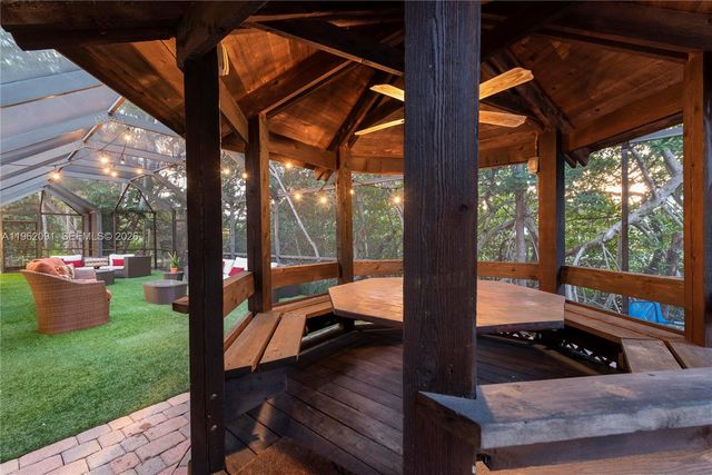 19860 NE 24th Ct, Miami, FL 33180