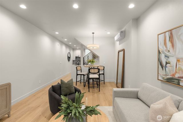 1104 B 34th Avenue, Seattle, WA 98122