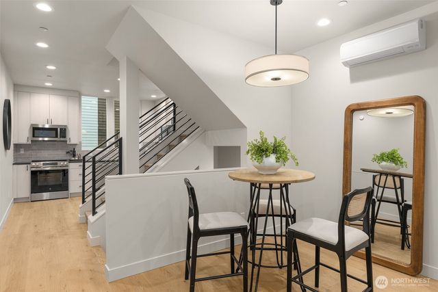 1104 B 34th Avenue, Seattle, WA 98122