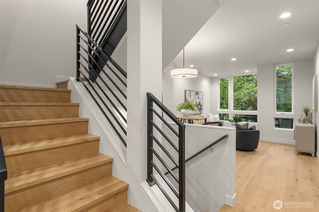 1104 B 34th Avenue, Seattle, WA 98122