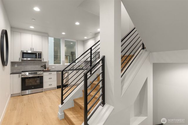 1104 B 34th Avenue, Seattle, WA 98122