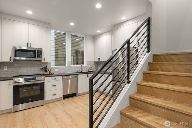 1104 B 34th Avenue, Seattle, WA 98122