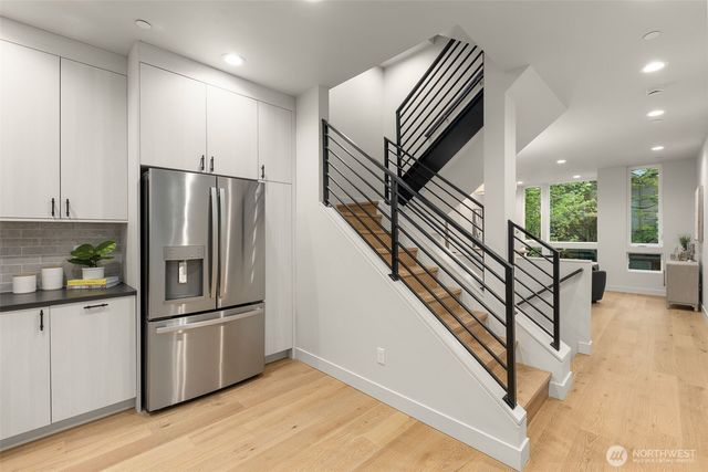 1104 B 34th Avenue, Seattle, WA 98122