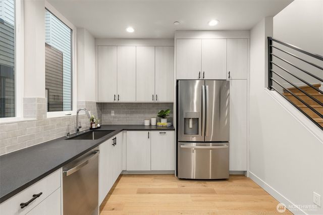 1104 B 34th Avenue, Seattle, WA 98122