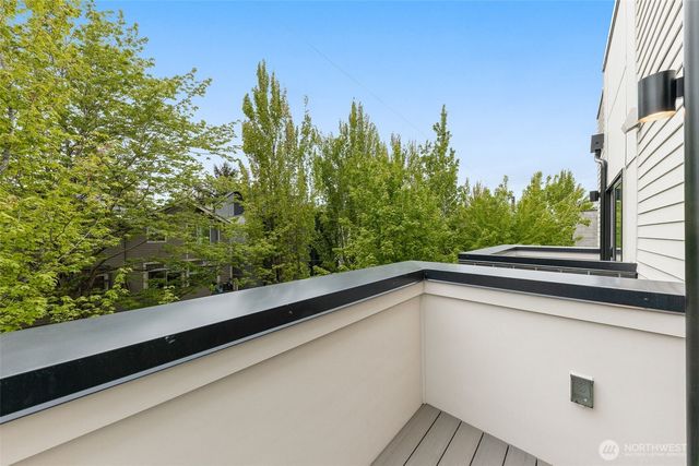 1104 B 34th Avenue, Seattle, WA 98122