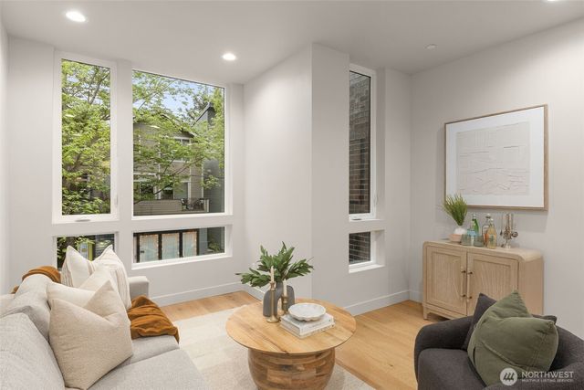 1104 B 34th Avenue, Seattle, WA 98122