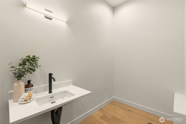 1104 B 34th Avenue, Seattle, WA 98122