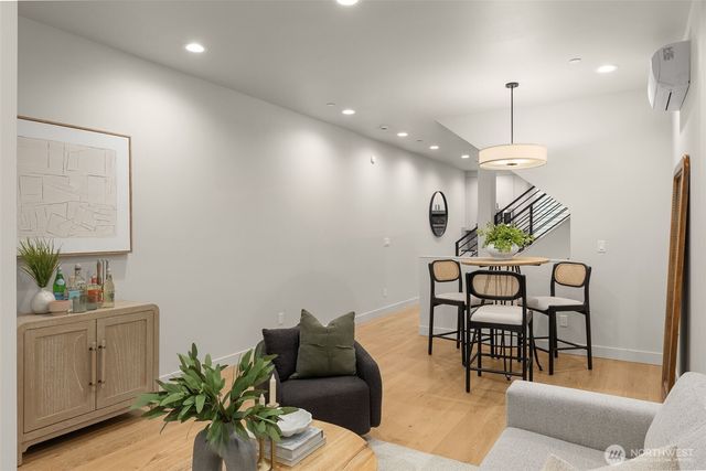 1104 B 34th Avenue, Seattle, WA 98122