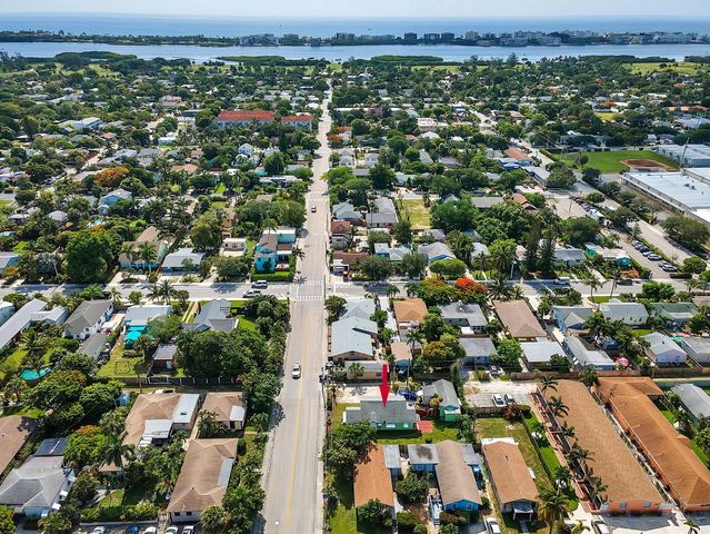 713 10th Avenue N, Lake Worth Beach, FL 33460