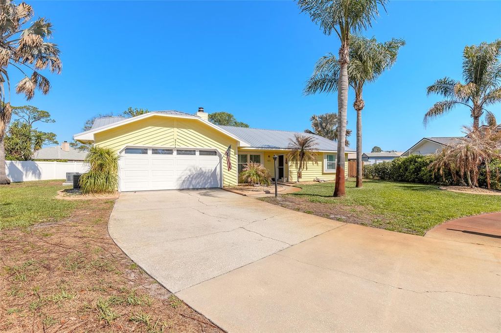 Image 2 of property listing at 977 SAND CREST DRIVE, Port Orange, FL 32127