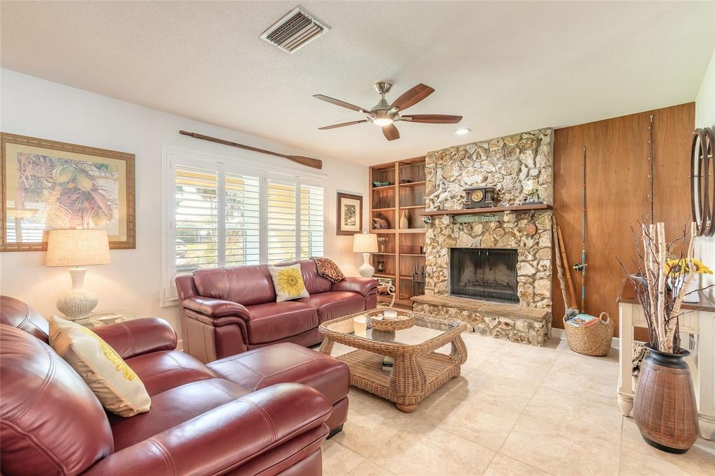 Image 12 of property listing at 977 SAND CREST DRIVE, Port Orange, FL 32127