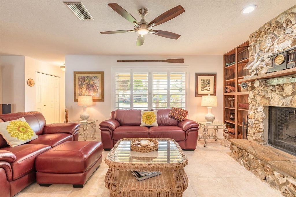 Image 13 of property listing at 977 SAND CREST DRIVE, Port Orange, FL 32127