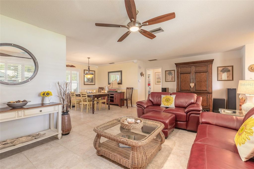 Image 14 of property listing at 977 SAND CREST DRIVE, Port Orange, FL 32127