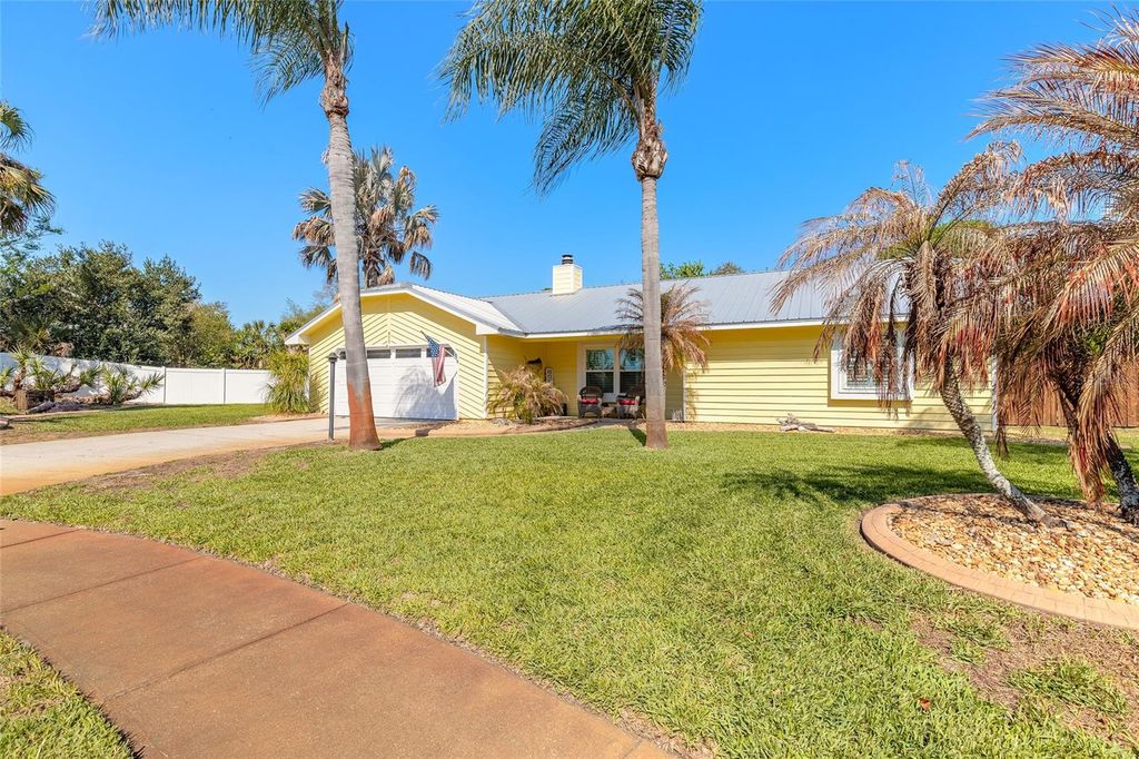 Image 3 of property listing at 977 SAND CREST DRIVE, Port Orange, FL 32127