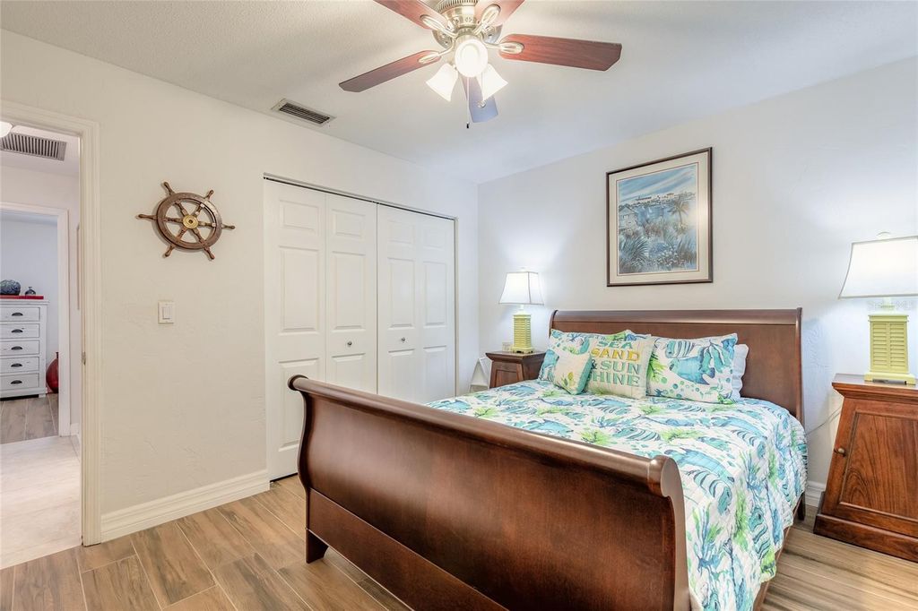 Image 9 of property listing at 977 SAND CREST DRIVE, Port Orange, FL 32127