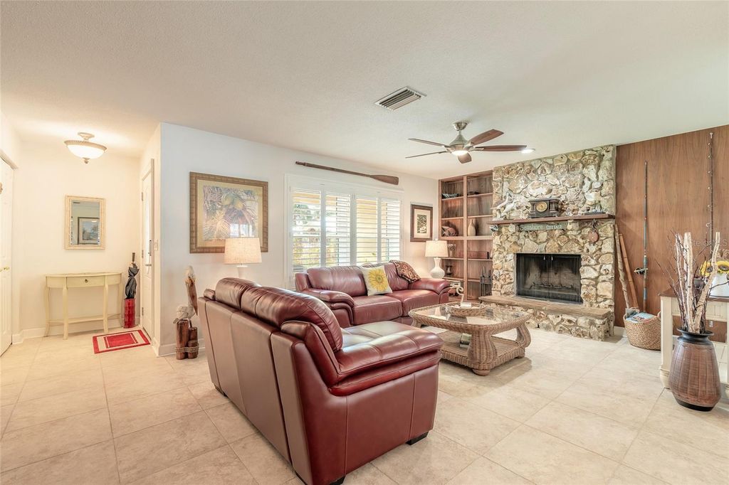 Image 10 of property listing at 977 SAND CREST DRIVE, Port Orange, FL 32127