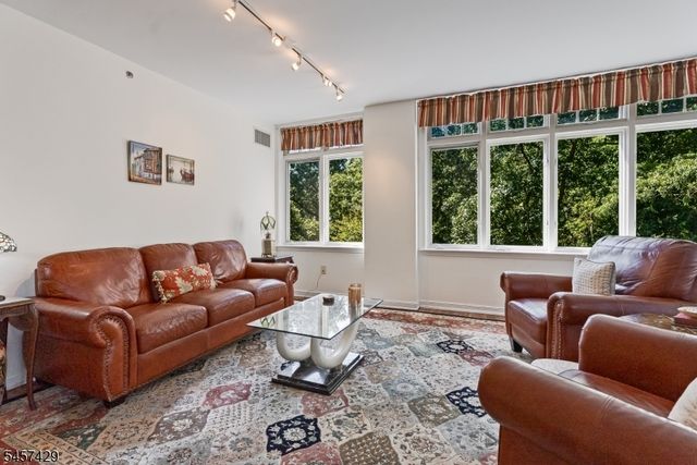 616 S Orange Ave, 4D D, Maplewood Twp., NJ 07040