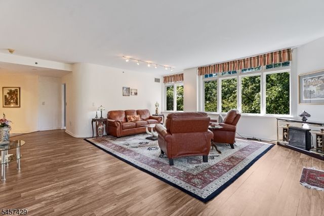 616 S Orange Ave, 4D D, Maplewood Twp., NJ 07040