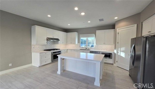 145 Winnett, Irvine, CA 92602