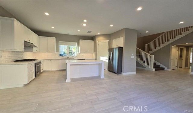 145 Winnett, Irvine, CA 92602