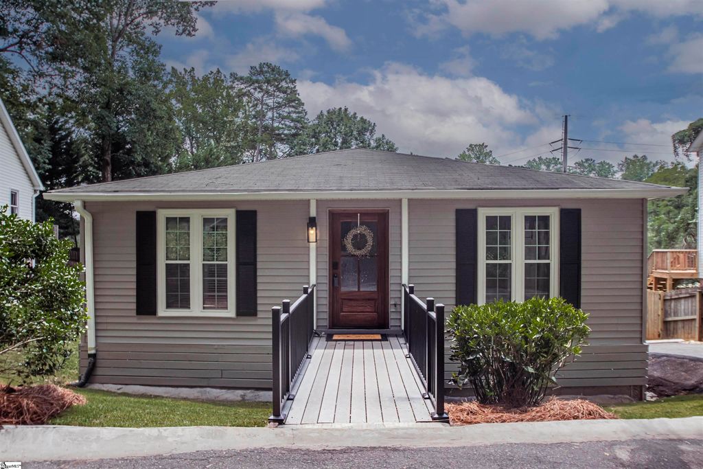 114 Brookview Circle, Greenville, SC 29605