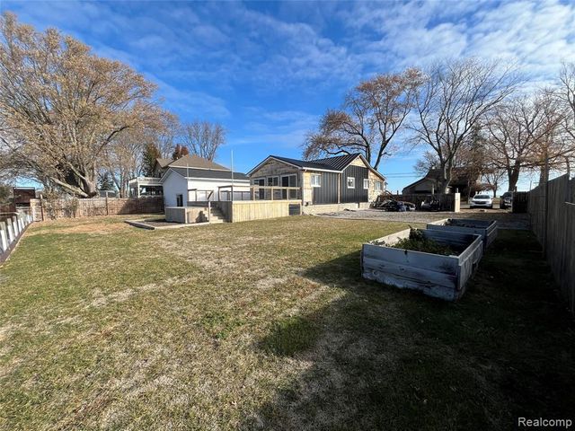 35754 Erie Drive, Brownstown, MI 48173