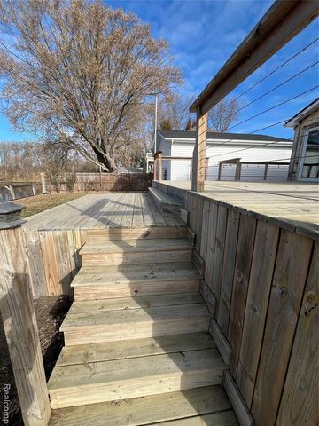 35754 Erie Drive, Brownstown, MI 48173