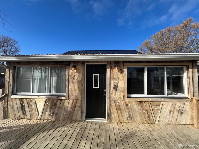 35754 Erie Drive, Brownstown, MI 48173