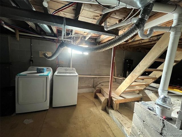 35754 Erie Drive, Brownstown, MI 48173