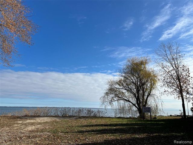 35754 Erie Drive, Brownstown, MI 48173